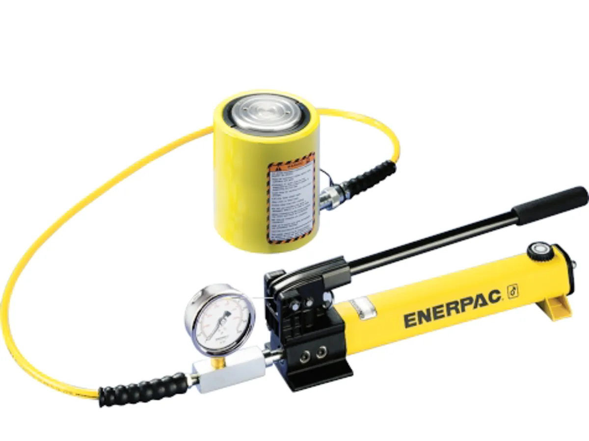 Cilindro idraulico ad altezza ridotta Enerpac, capacità 10t, corsa 38mm, altezza chiuso 88mm, 700bar max