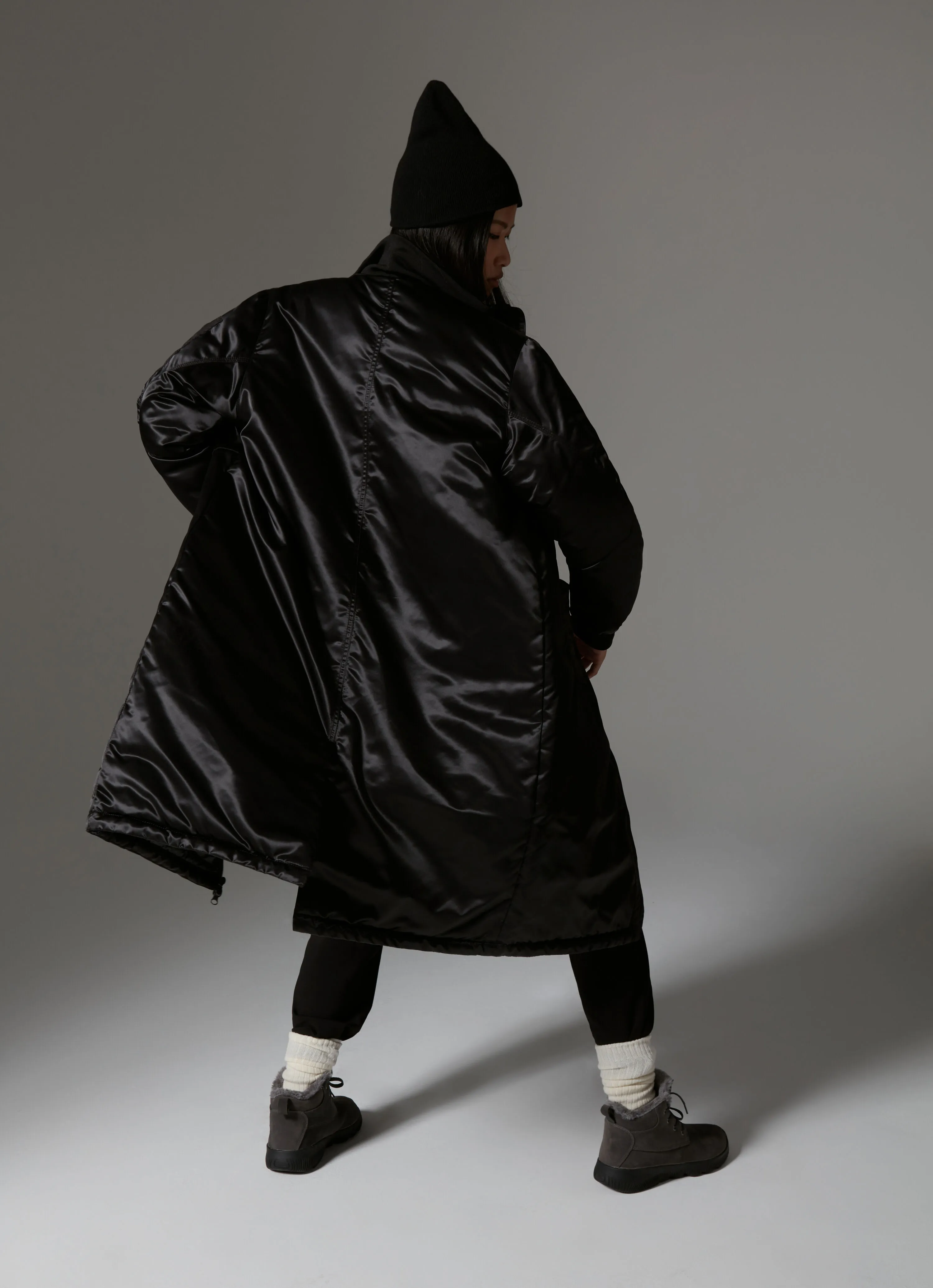 Down coat with adjustable the hem