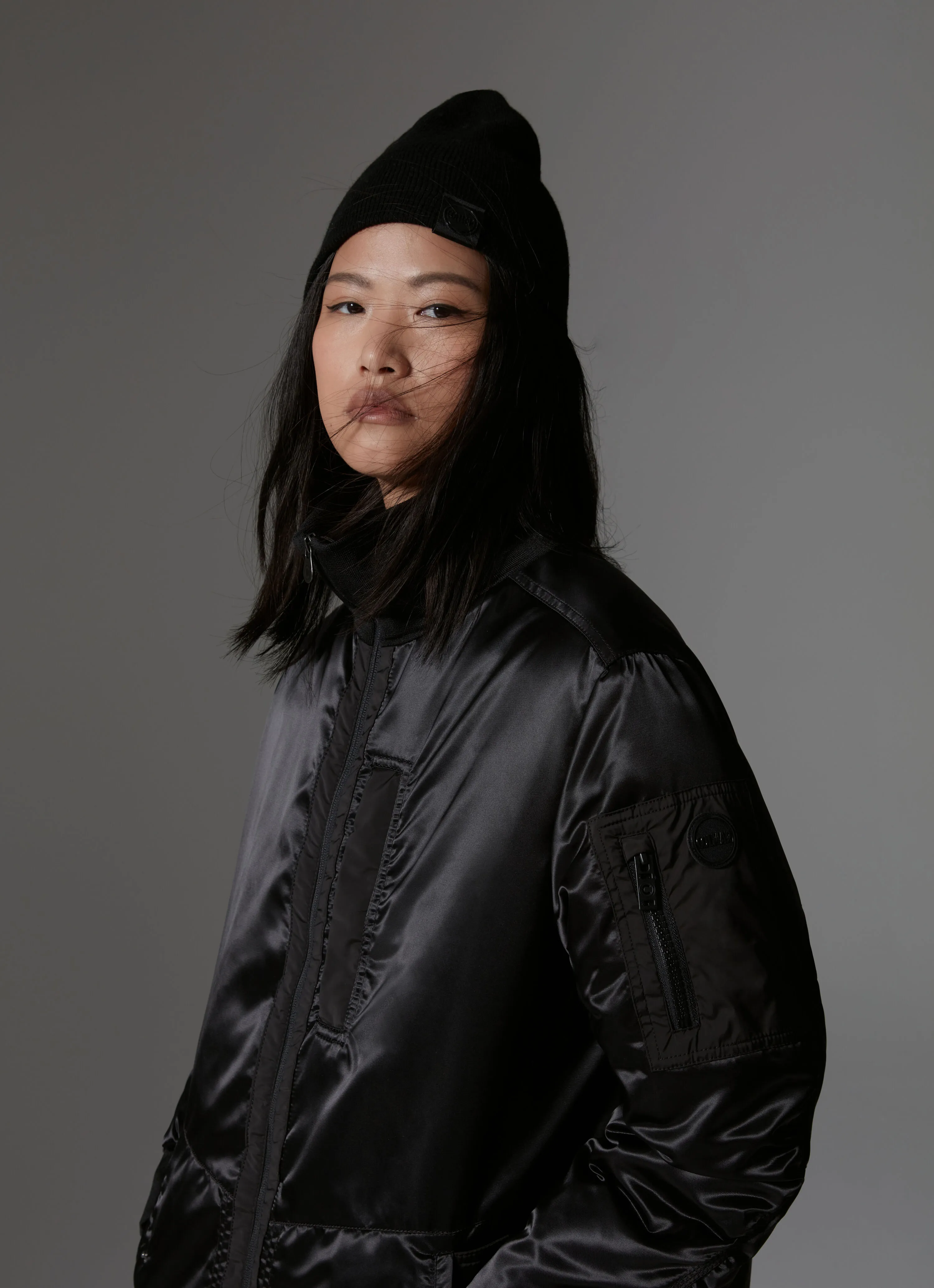 Down coat with adjustable the hem