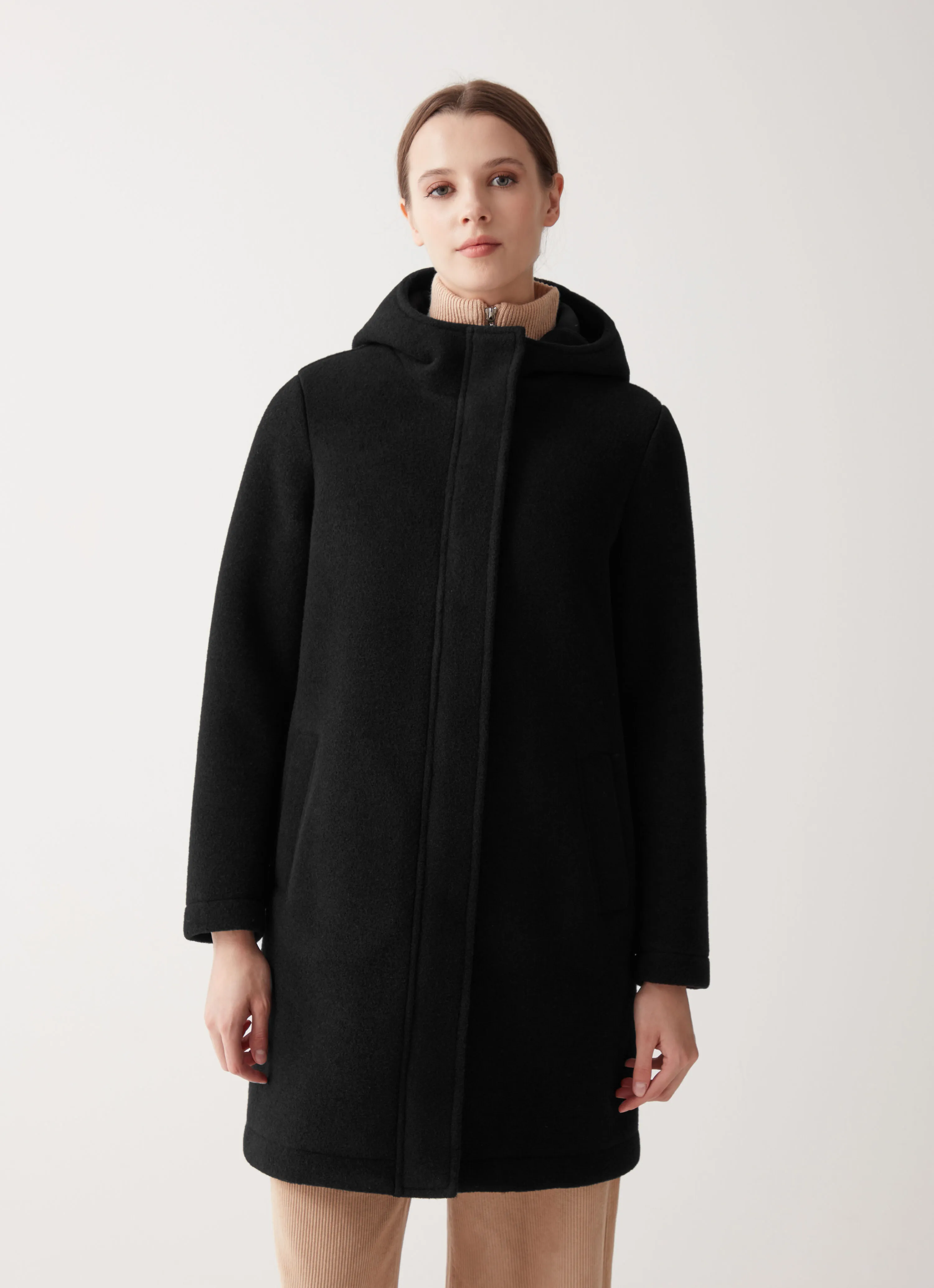 Hooded coat in woolen cloth