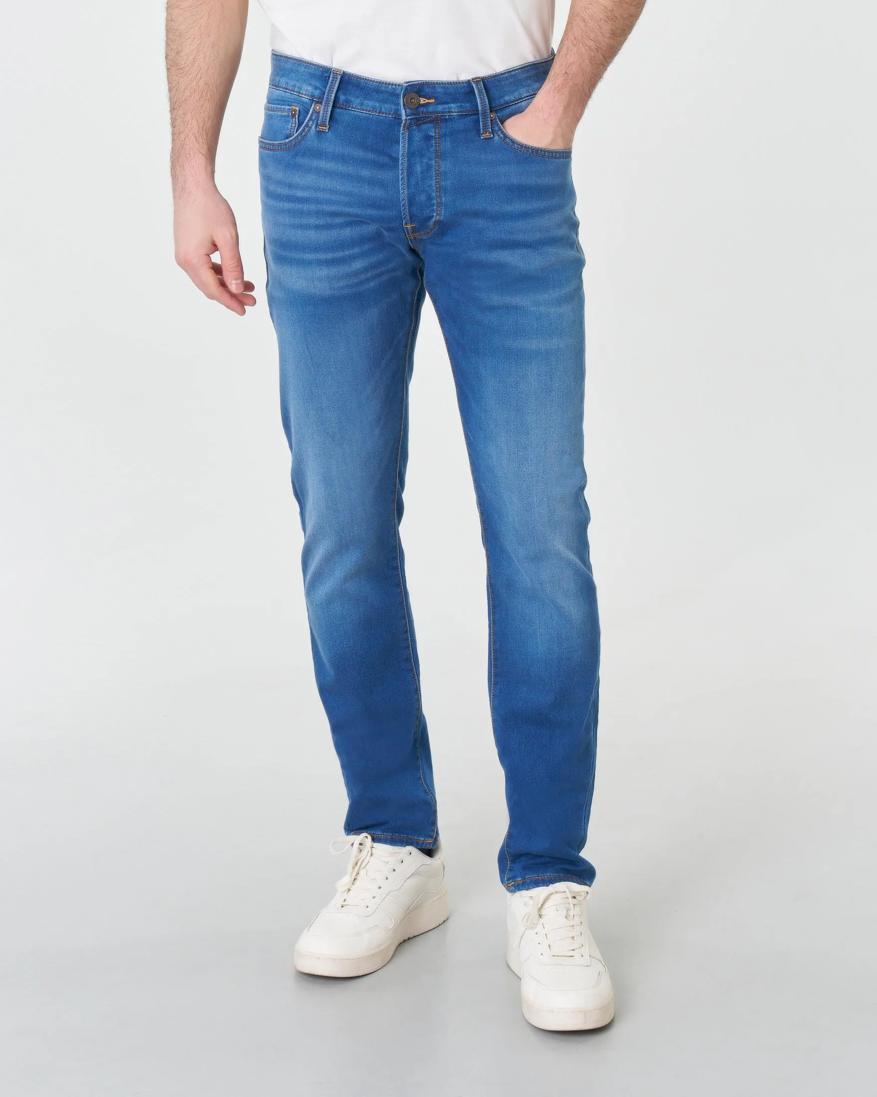 Jeans slim-fit a vita bassa in cotone stretch lavaggio medio stone washed con baffature