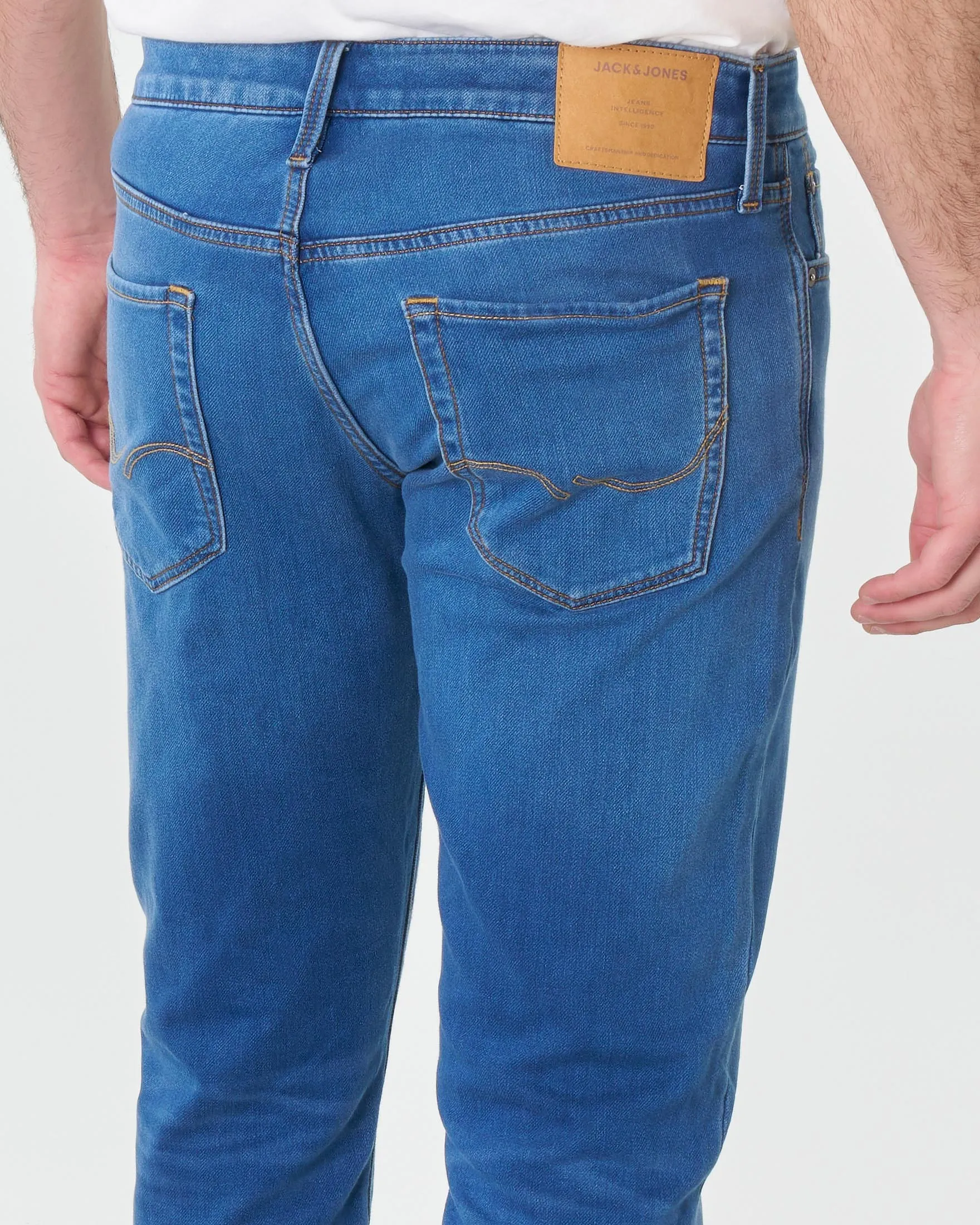 Jeans slim-fit a vita bassa in cotone stretch lavaggio medio stone washed con baffature
