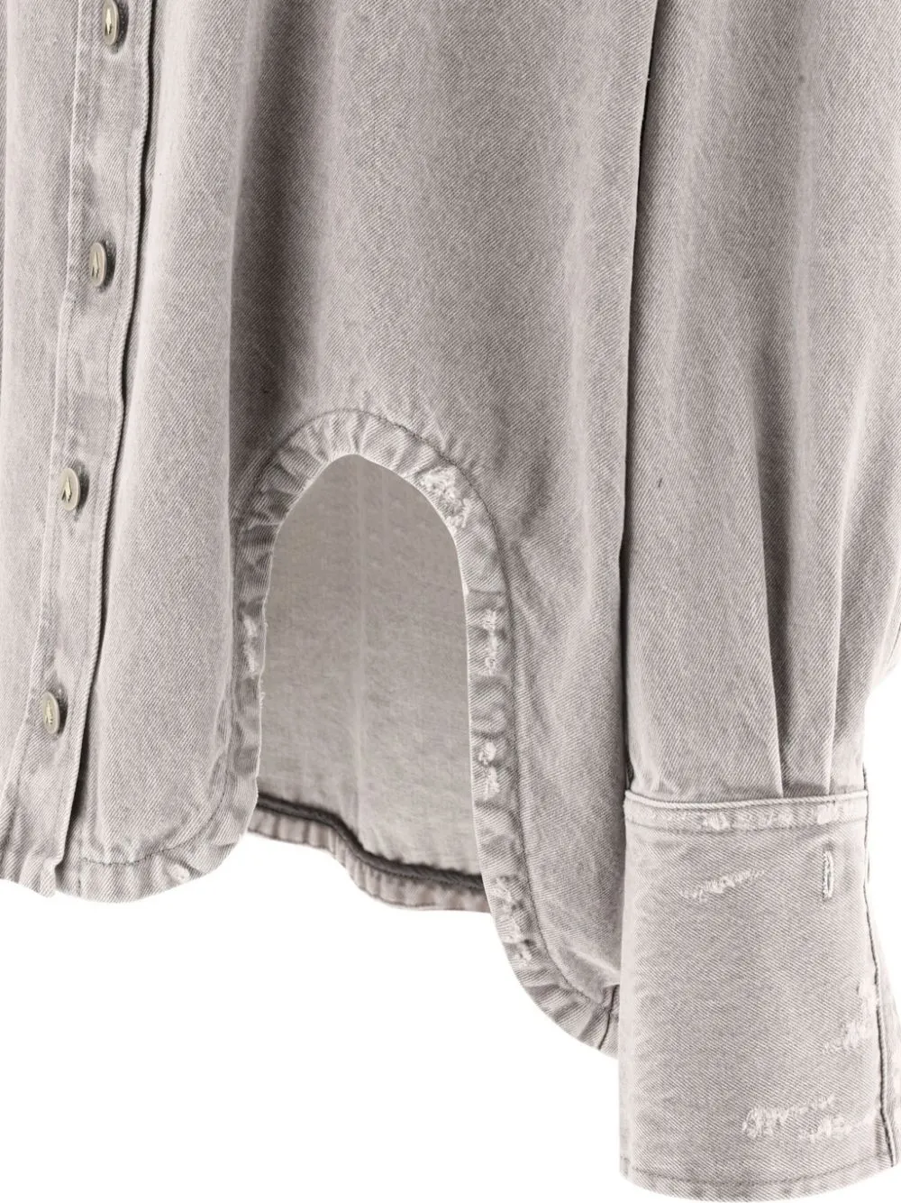 La camicia Attico con dettagli tagliati