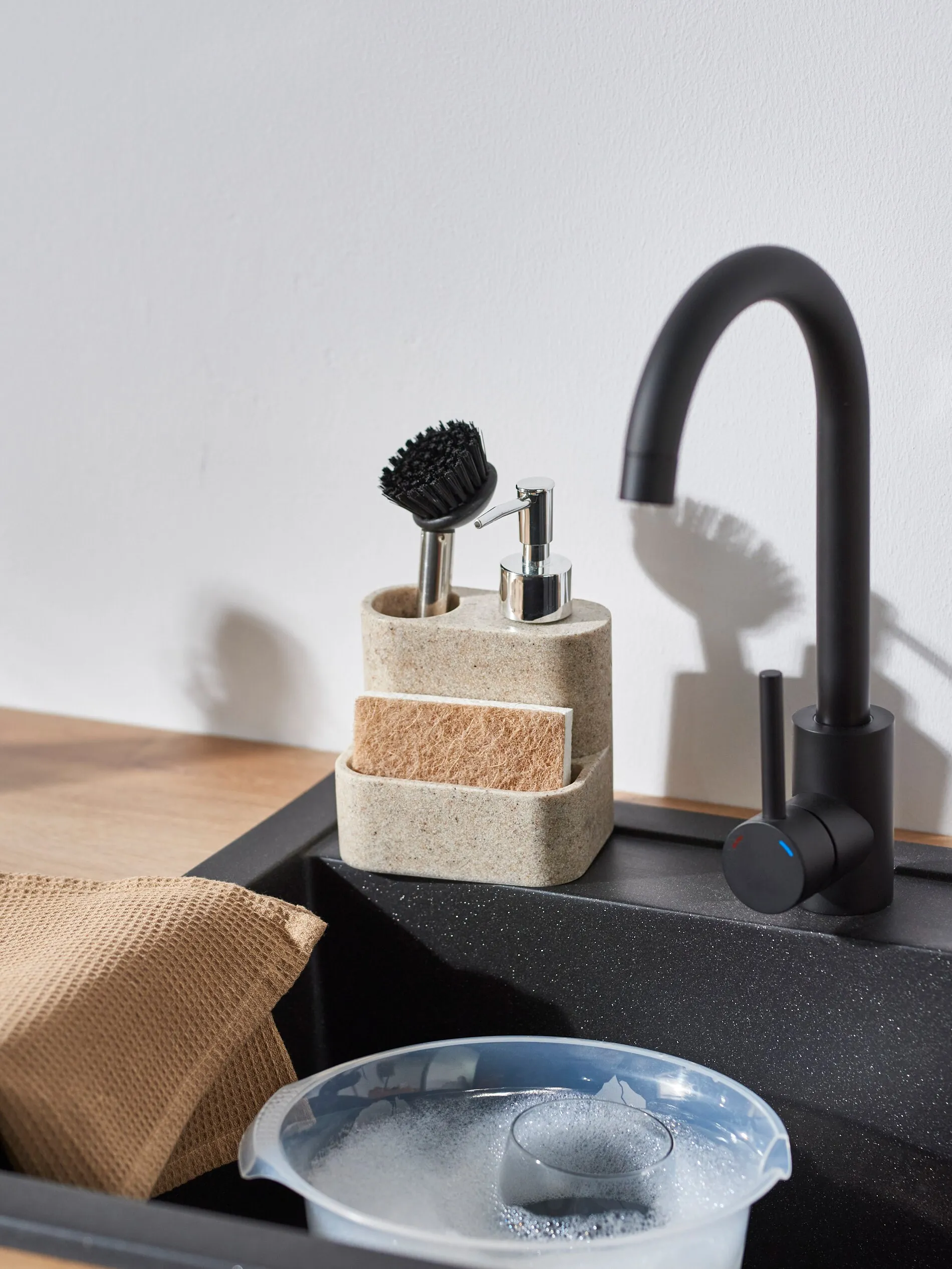 LIQUID DISPENSER,SPONGE&BRUSH