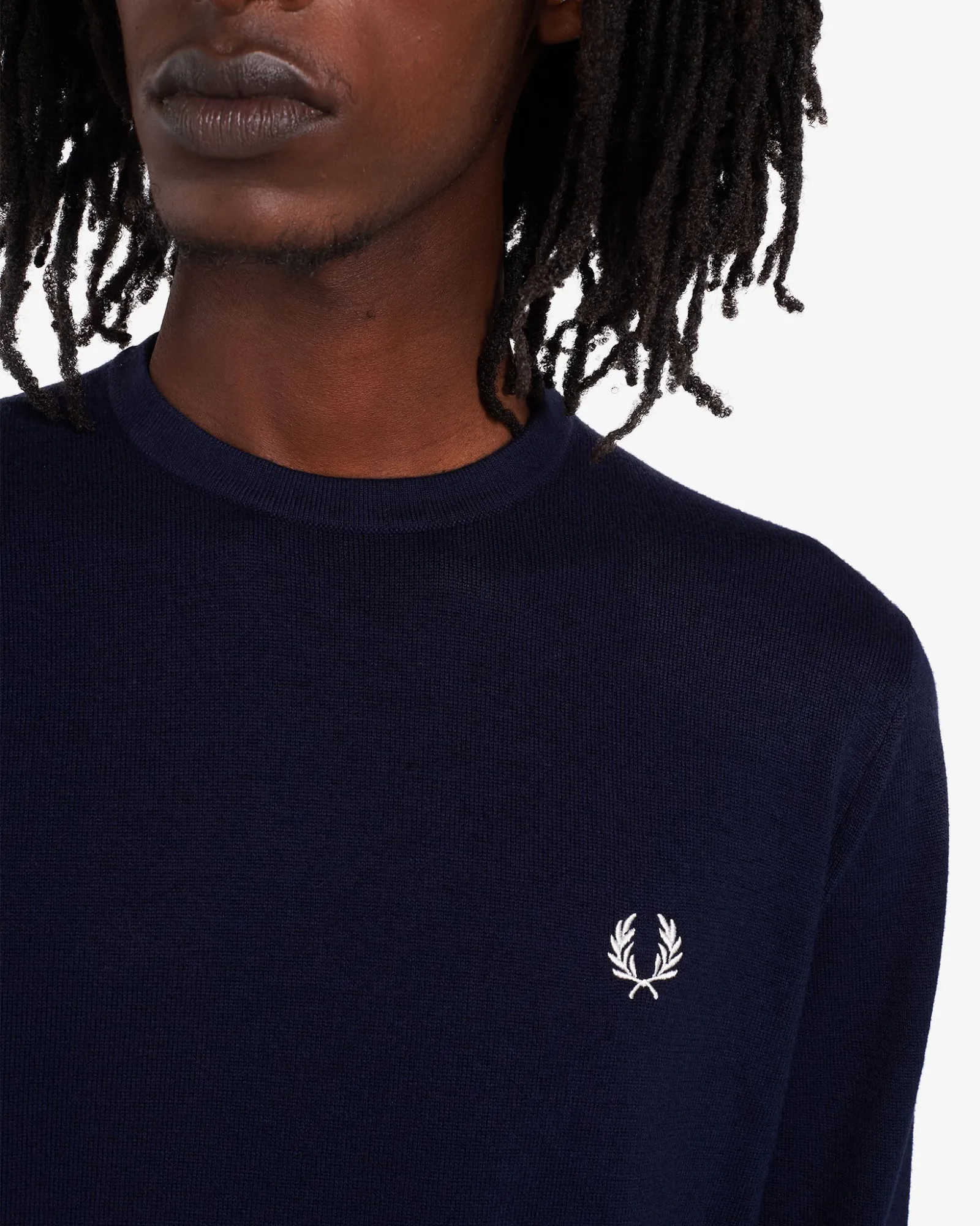 Maglia blu girocollo in misto lana e cotone con logo bianco