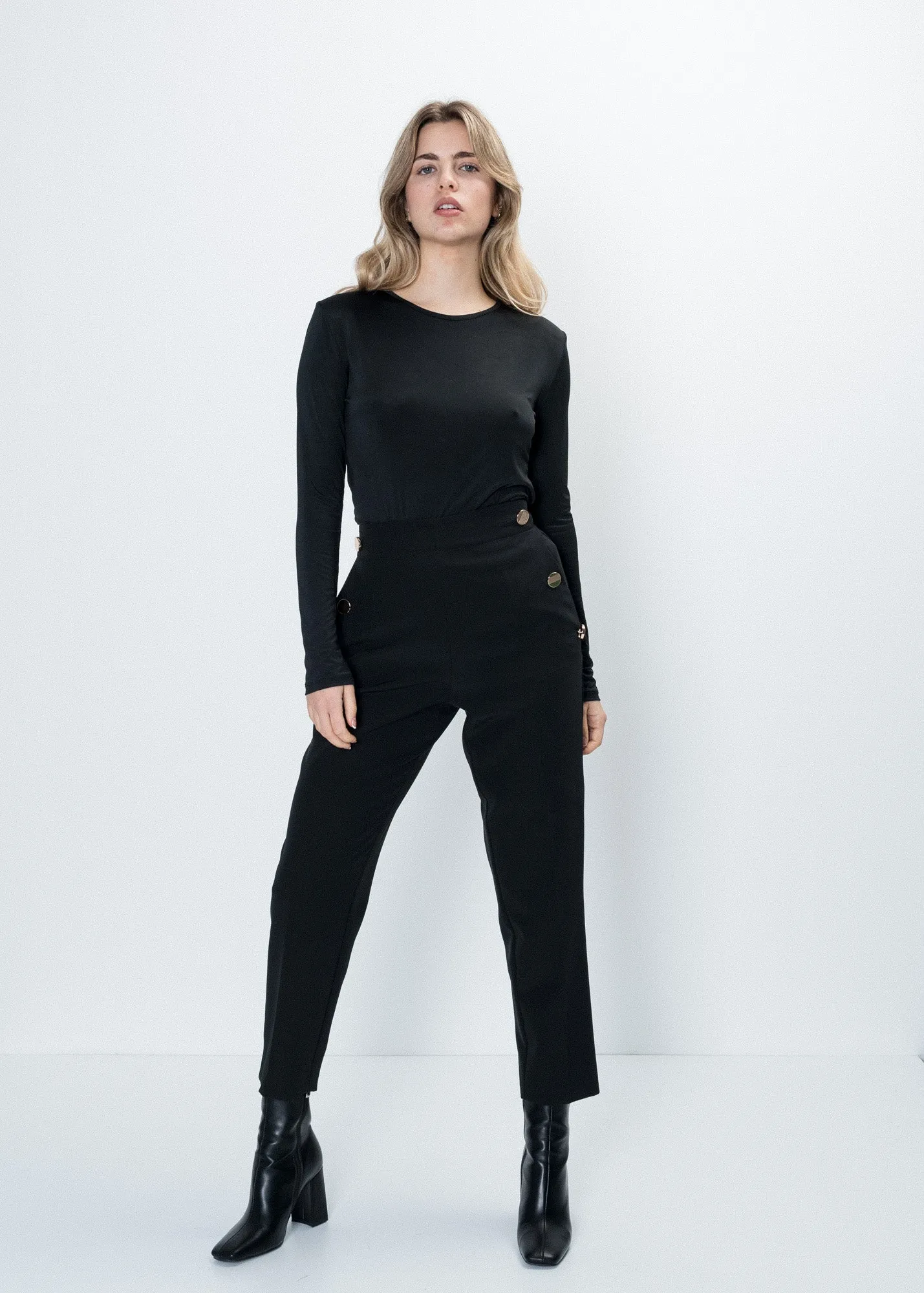 Pantaloni dritti con bottoni