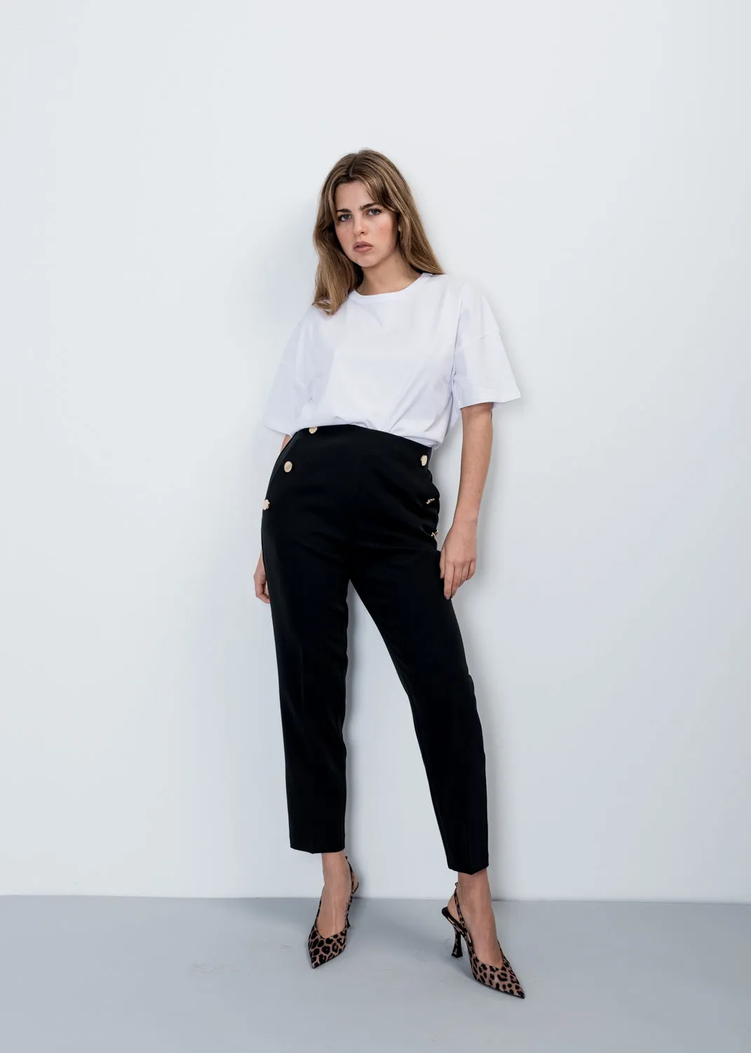 Pantaloni dritti con bottoni