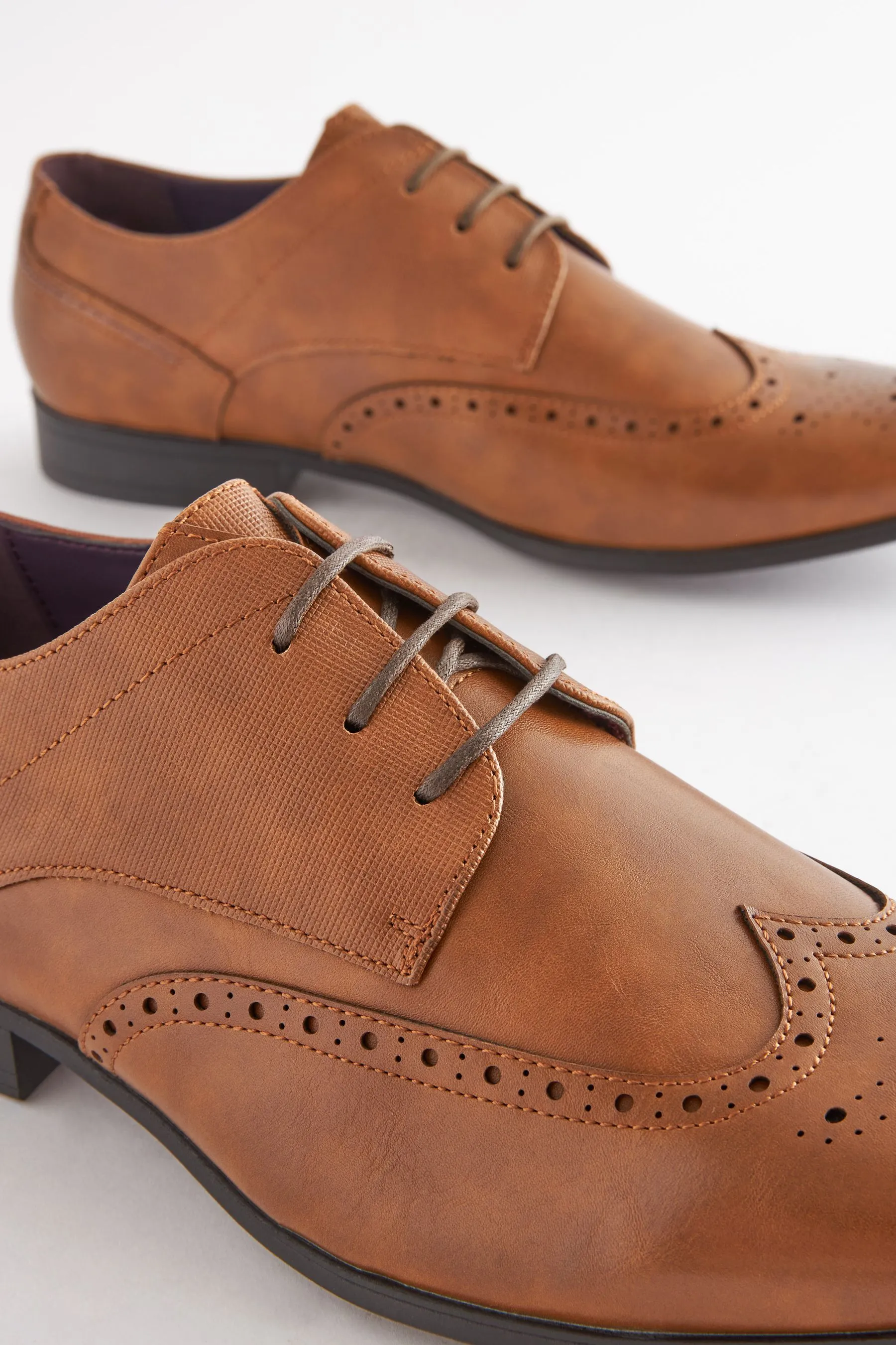 Scarpe brogue a pianta larga    