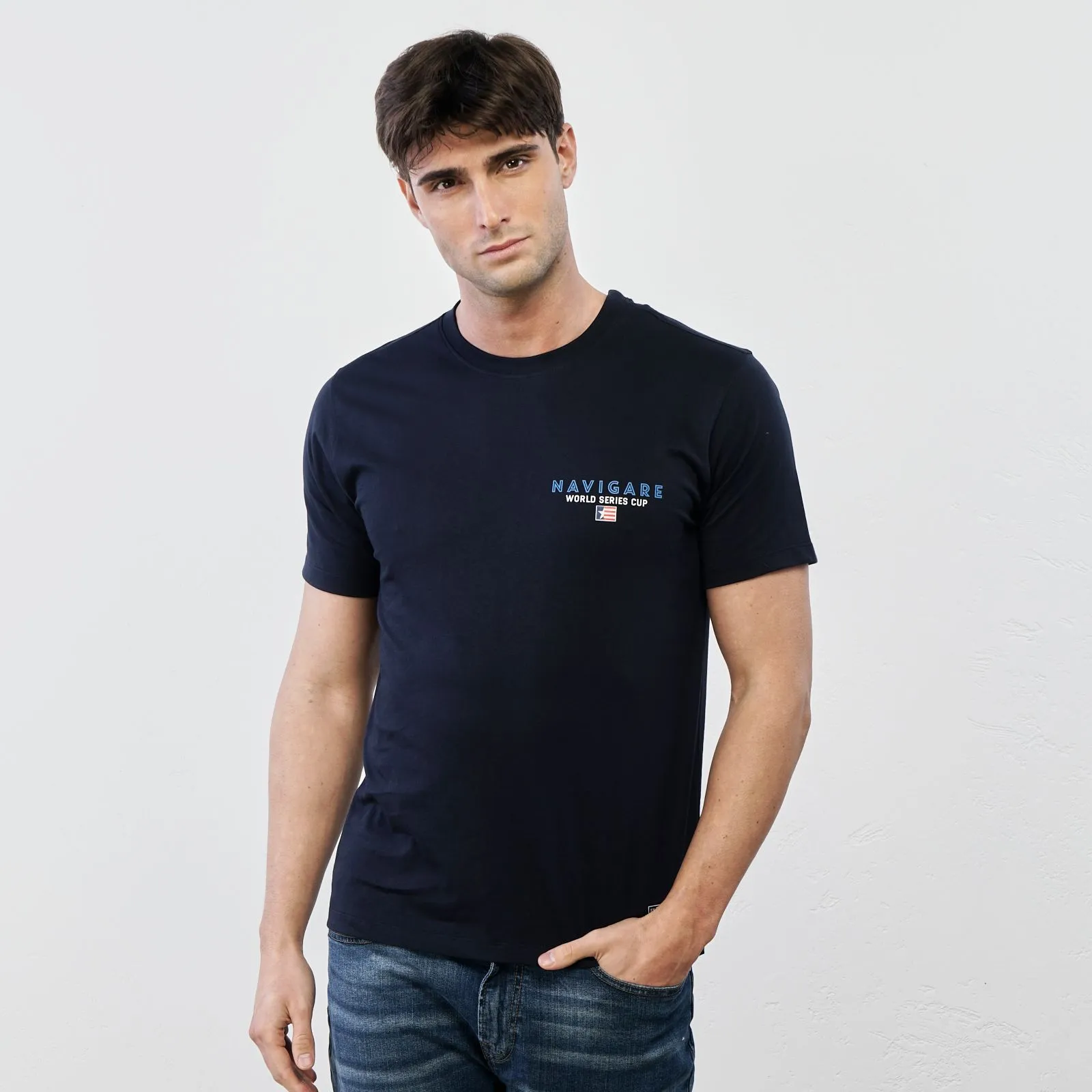 T-shirt blu con maniche corte e logo