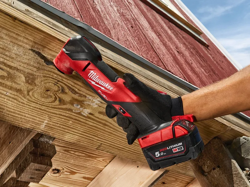 Utensile universale Milwaukee M18 Fuel FMT con 2 batterie 5.0Ah